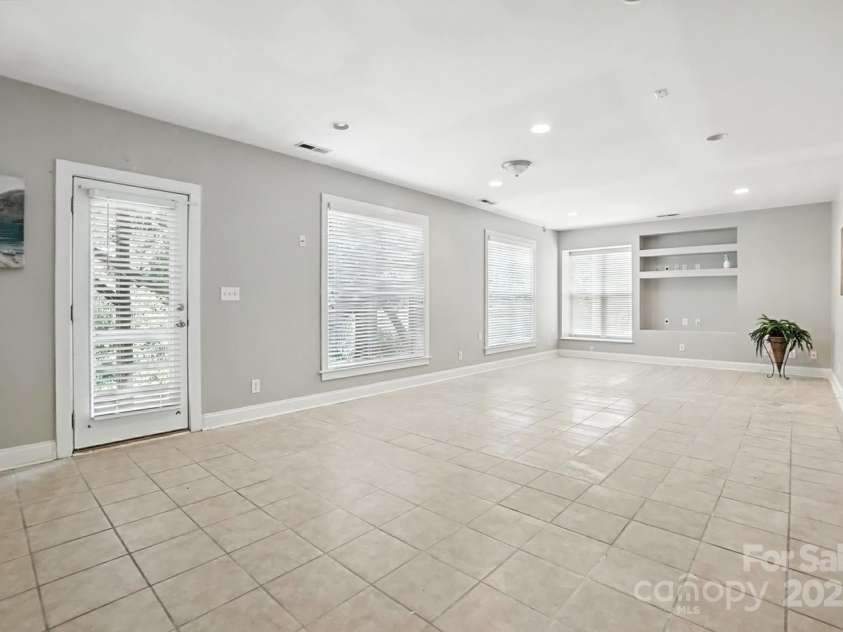 5807 Mctaggart Lane, Charlotte, NC 28269.  MLS# CAR4237626, YatesRealty ID 28147. 