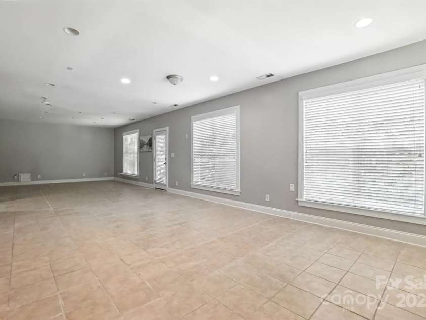 5807 Mctaggart Lane, Charlotte, NC 28269.  MLS# CAR4237626, YatesRealty ID 28147. 