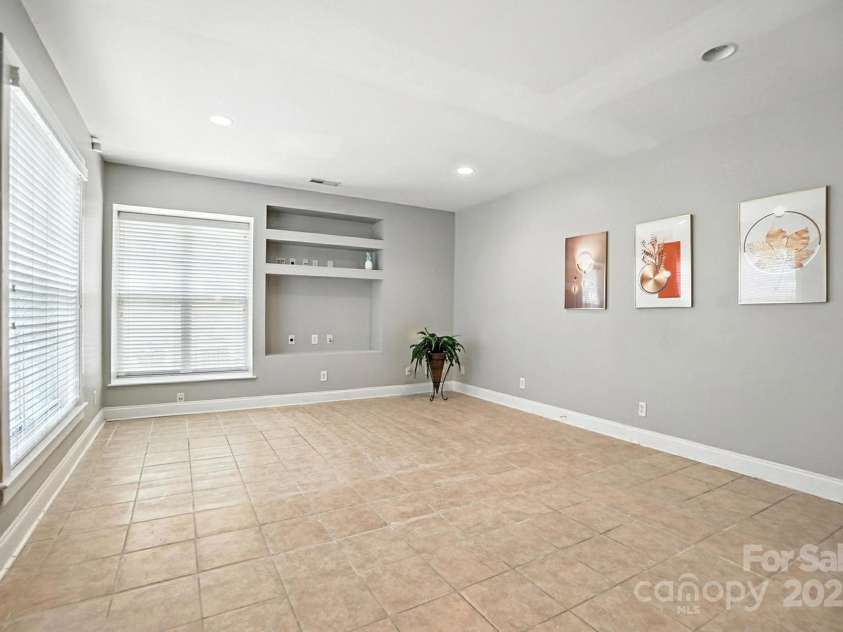 5807 Mctaggart Lane, Charlotte, NC 28269.  MLS# CAR4237626, YatesRealty ID 28147. 