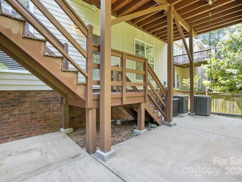 5807 Mctaggart Lane, Charlotte, NC 28269.  MLS# CAR4237626, YatesRealty ID 28147. 