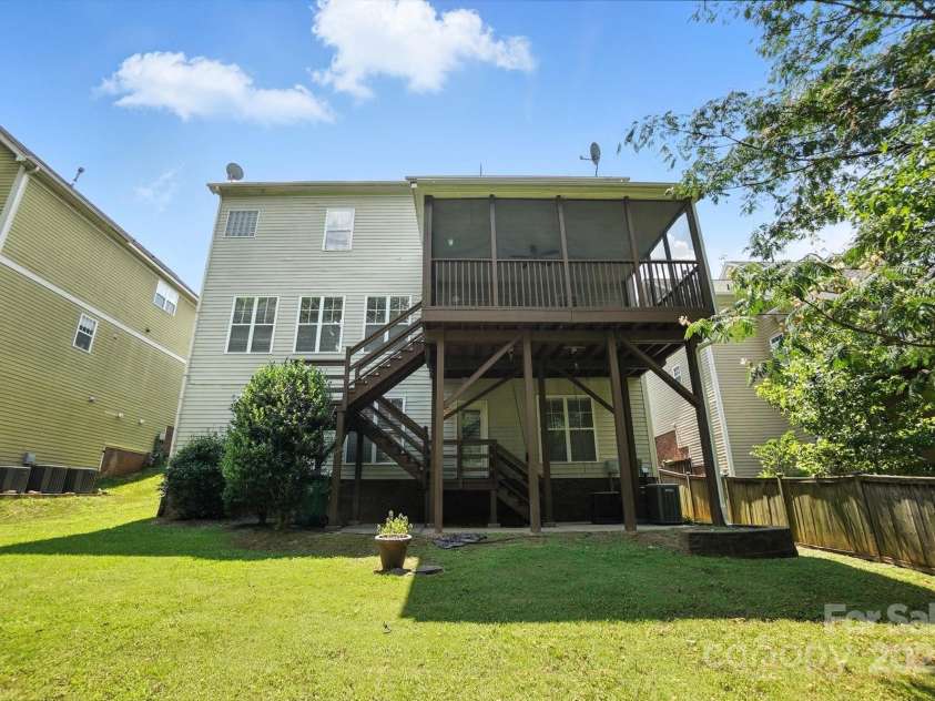 5807 Mctaggart Lane, Charlotte, NC 28269.  MLS# CAR4237626, YatesRealty ID 28147. 