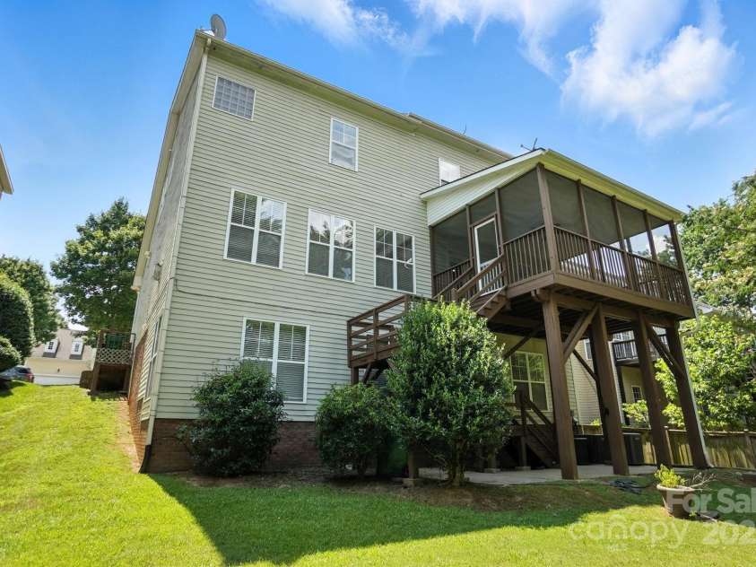 5807 Mctaggart Lane, Charlotte, NC 28269.  MLS# CAR4237626, YatesRealty ID 28147. 