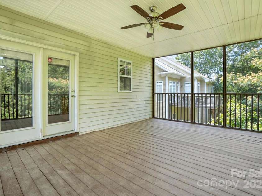 5807 Mctaggart Lane, Charlotte, NC 28269.  MLS# CAR4237626, YatesRealty ID 28147. 