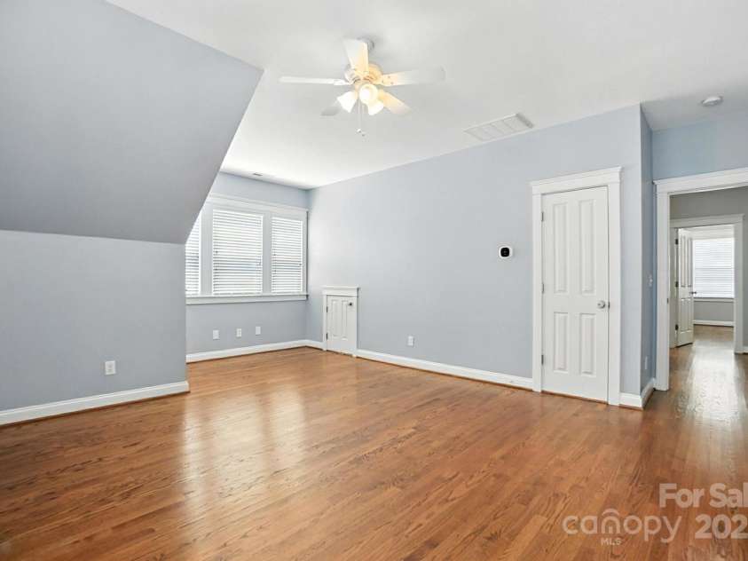 5807 Mctaggart Lane, Charlotte, NC 28269.  MLS# CAR4237626, YatesRealty ID 28147. Bonus/Ent.