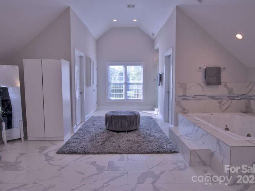 143 Gibbs Road, Mooresville, NC 28117.  MLS# CAR4244508, YatesRealty ID 28148. Huge primary en suite