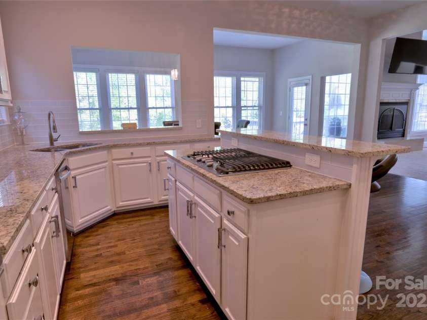 143 Gibbs Road, Mooresville, NC 28117.  MLS# CAR4244508, YatesRealty ID 28148. Kitchen w/gas stove top