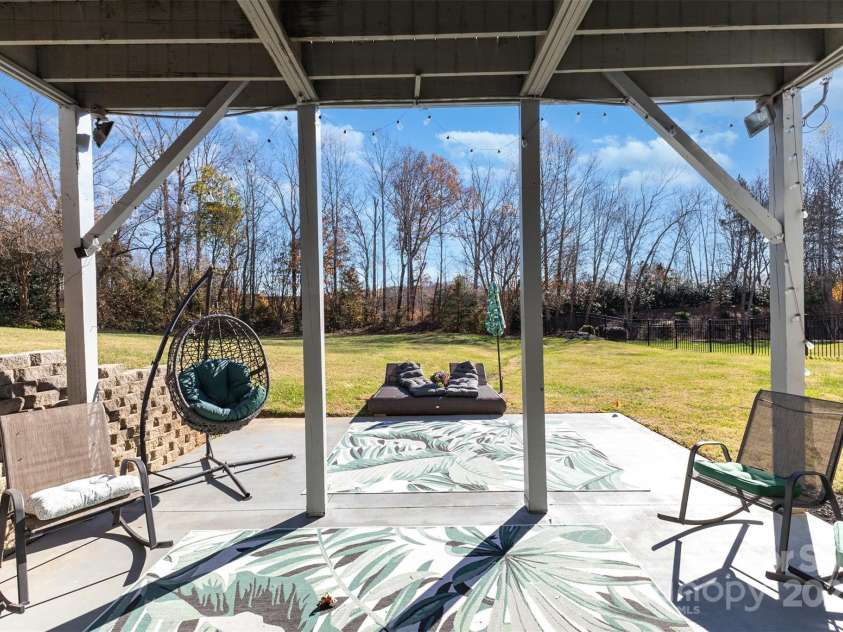 143 Gibbs Road, Mooresville, NC 28117.  MLS# CAR4319379, YatesRealty ID 28148. 