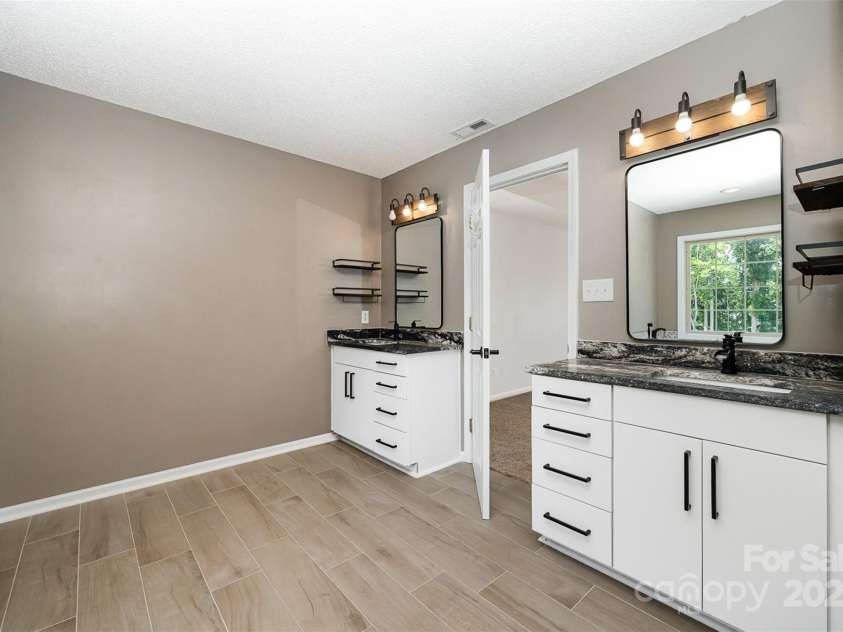 500 Pearl Place Lane, York, SC 29745.  MLS# CAR4284015, YatesRealty ID 2815. 