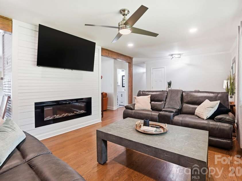 1405 Colony Road, Rock Hill, SC 29730.  MLS# CAR4386794, YatesRealty ID 28152. 