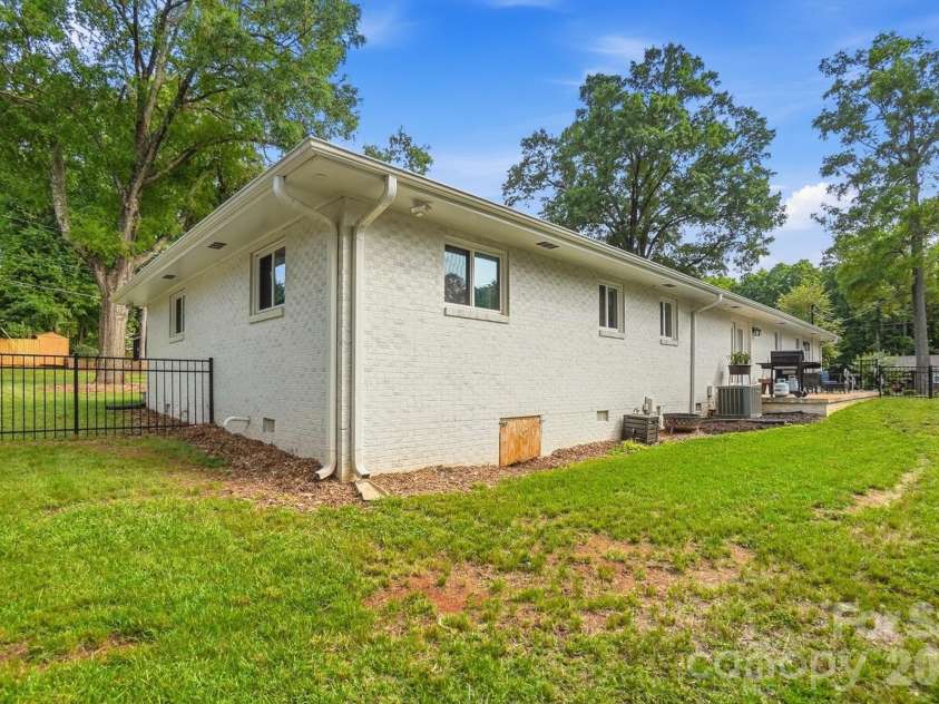 1405 Colony Road, Rock Hill, SC 29730.  MLS# CAR4386794, YatesRealty ID 28152. 