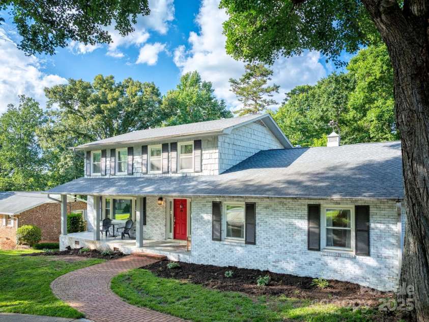 310 25th Avenue, Hickory, NC 28601.  MLS# CAR4273187, YatesRealty ID 28152. 