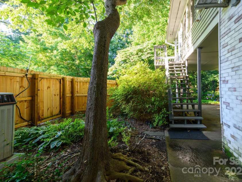 310 25th Avenue, Hickory, NC 28601.  MLS# CAR4273187, YatesRealty ID 28152. 