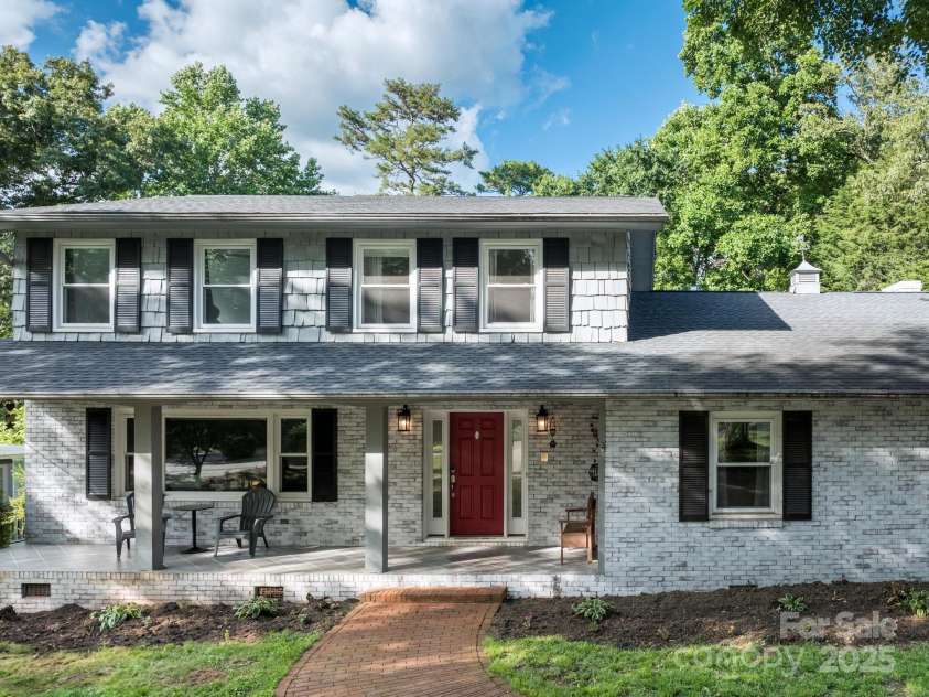 310 25th Avenue, Hickory, NC 28601.  MLS# CAR4273187, YatesRealty ID 28152. 