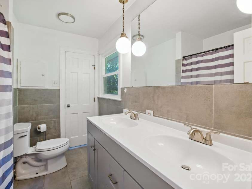 310 25th Avenue, Hickory, NC 28601.  MLS# CAR4273187, YatesRealty ID 28152. 