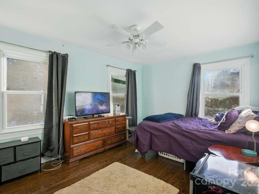 310 25th Avenue, Hickory, NC 28601.  MLS# CAR4273187, YatesRealty ID 28152. 