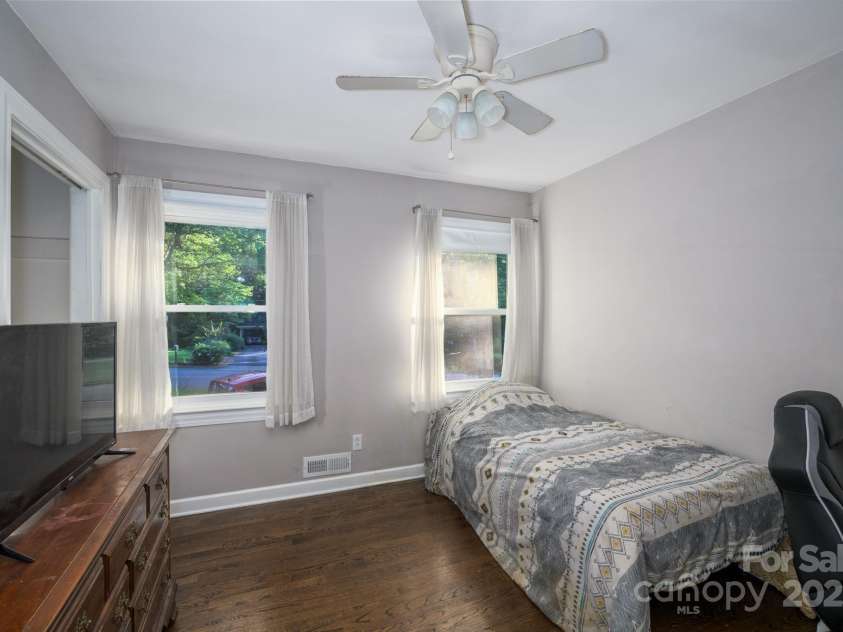 310 25th Avenue, Hickory, NC 28601.  MLS# CAR4273187, YatesRealty ID 28152. 