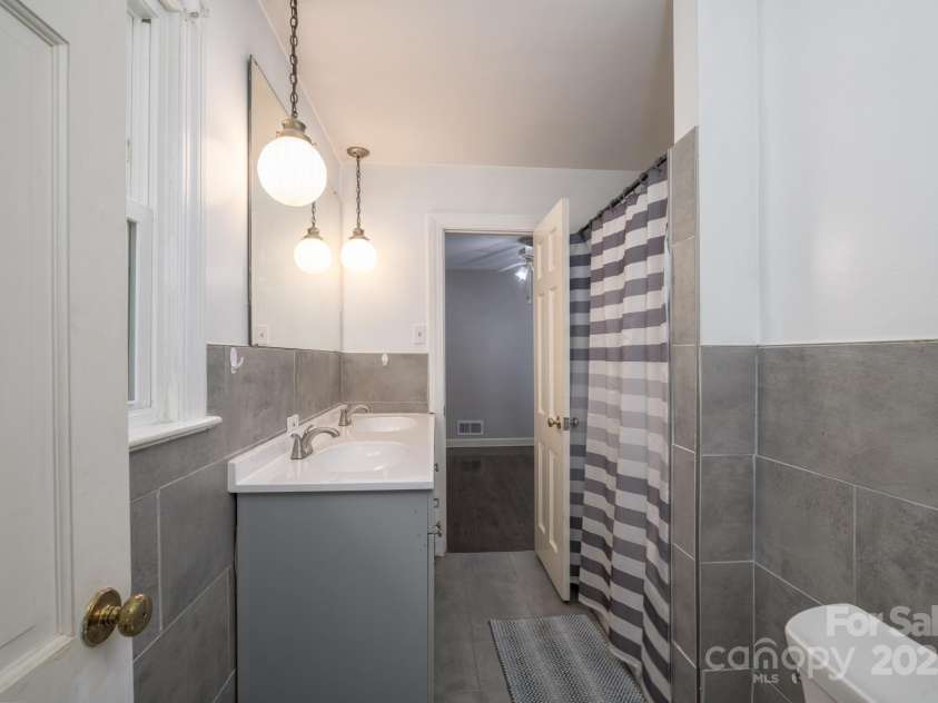 310 25th Avenue, Hickory, NC 28601.  MLS# CAR4273187, YatesRealty ID 28152. 