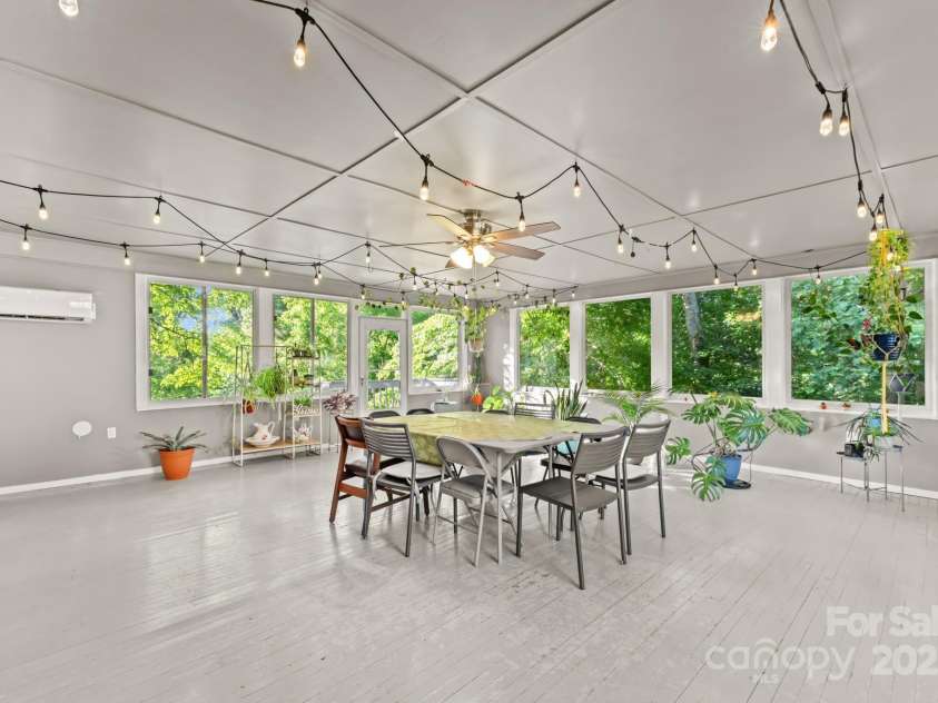 310 25th Avenue, Hickory, NC 28601.  MLS# CAR4273187, YatesRealty ID 28152. 