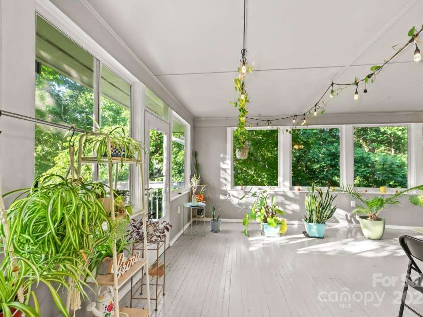 310 25th Avenue, Hickory, NC 28601.  MLS# CAR4273187, YatesRealty ID 28152. 