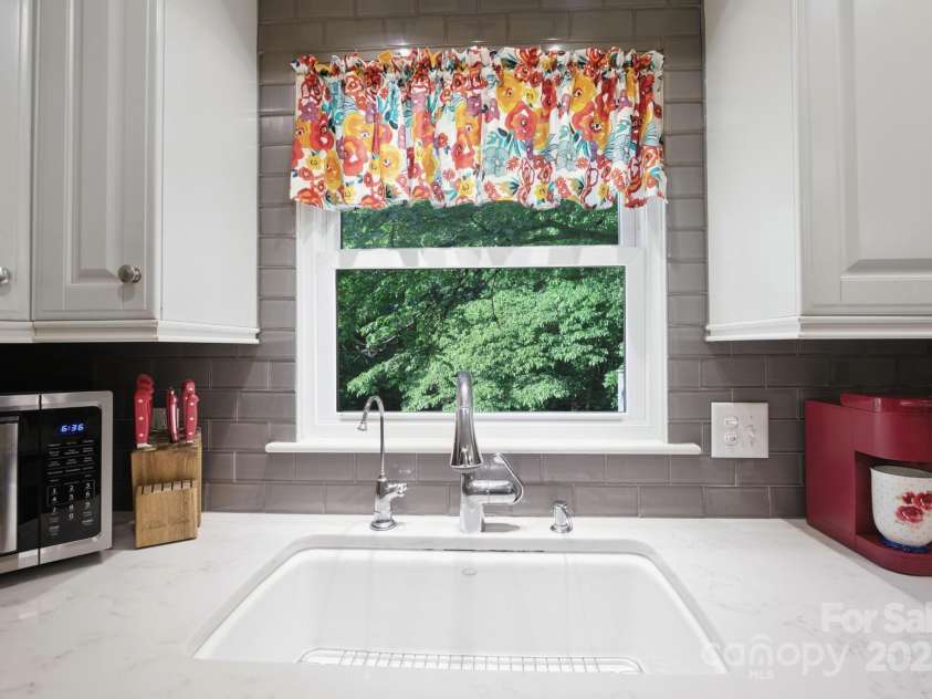 310 25th Avenue, Hickory, NC 28601.  MLS# CAR4273187, YatesRealty ID 28152. 