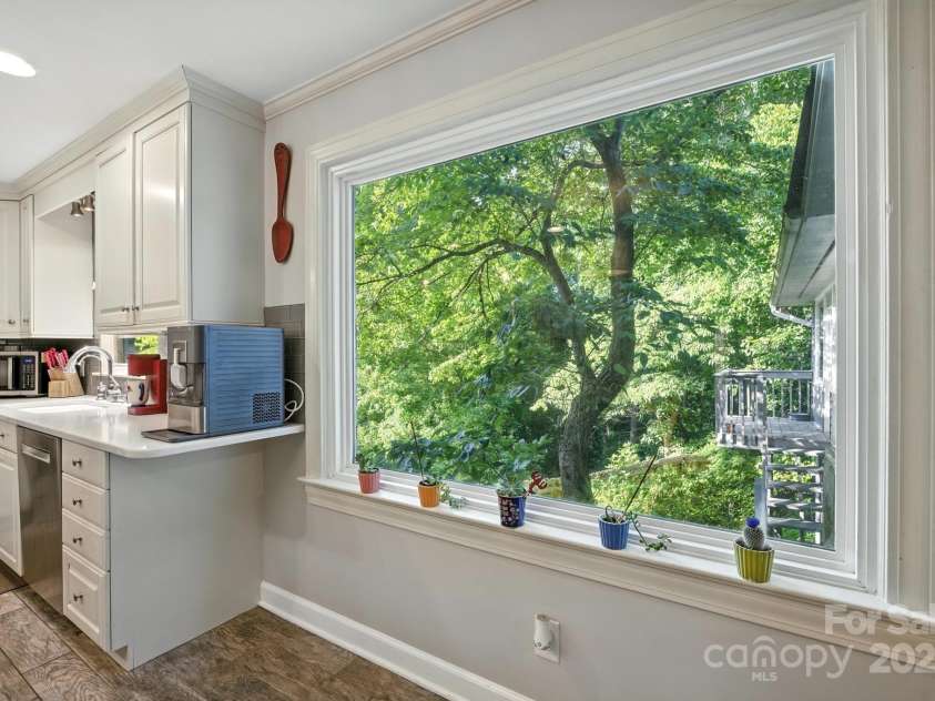 310 25th Avenue, Hickory, NC 28601.  MLS# CAR4273187, YatesRealty ID 28152. 