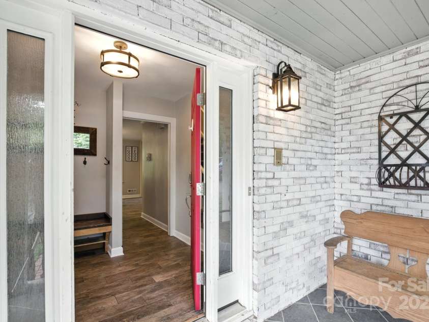 310 25th Avenue, Hickory, NC 28601.  MLS# CAR4273187, YatesRealty ID 28152. 