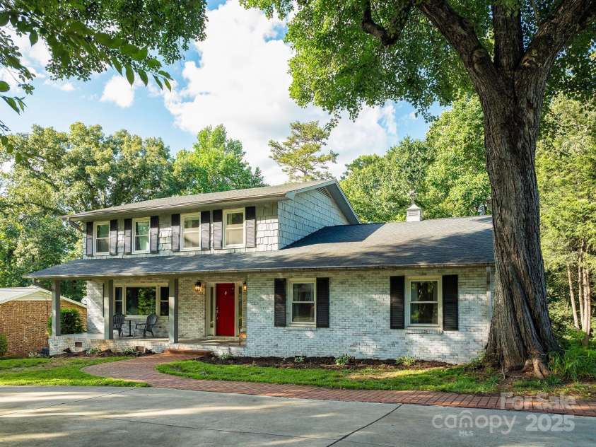 310 25th Avenue, Hickory, NC 28601.  MLS# CAR4273187, YatesRealty ID 28152. 