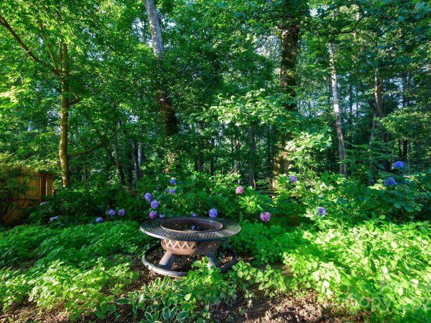 310 25th Avenue, Hickory, NC 28601.  MLS# CAR4273187, YatesRealty ID 28152. 