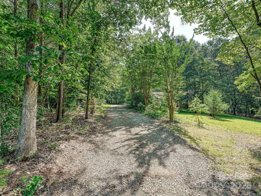 14019 Fountain Lane, Charlotte, NC 28278.  MLS# CAR4275595, YatesRealty ID 28153. Driveway to home set back off road