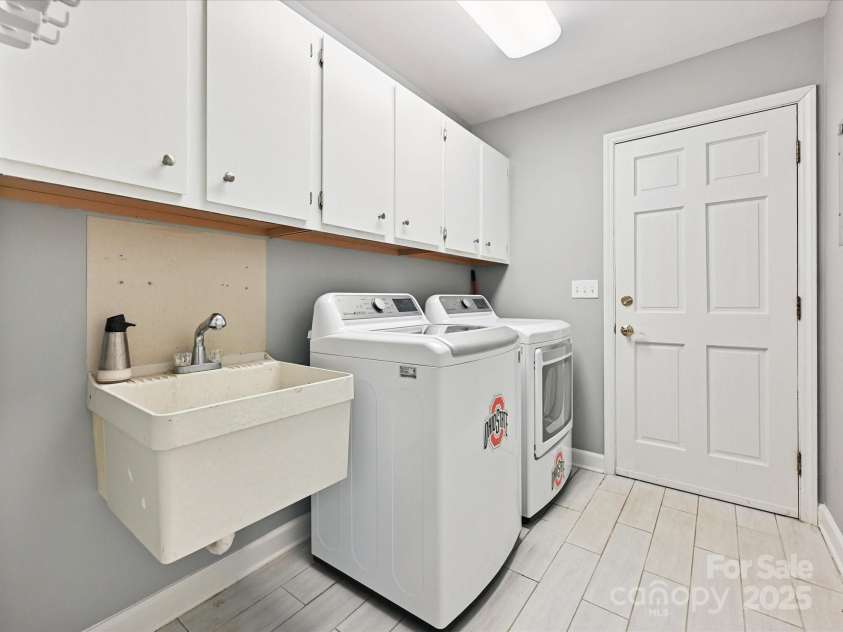 14019 Fountain Lane, Charlotte, NC 28278.  MLS# CAR4275595, YatesRealty ID 28153. Laundry with door to outside