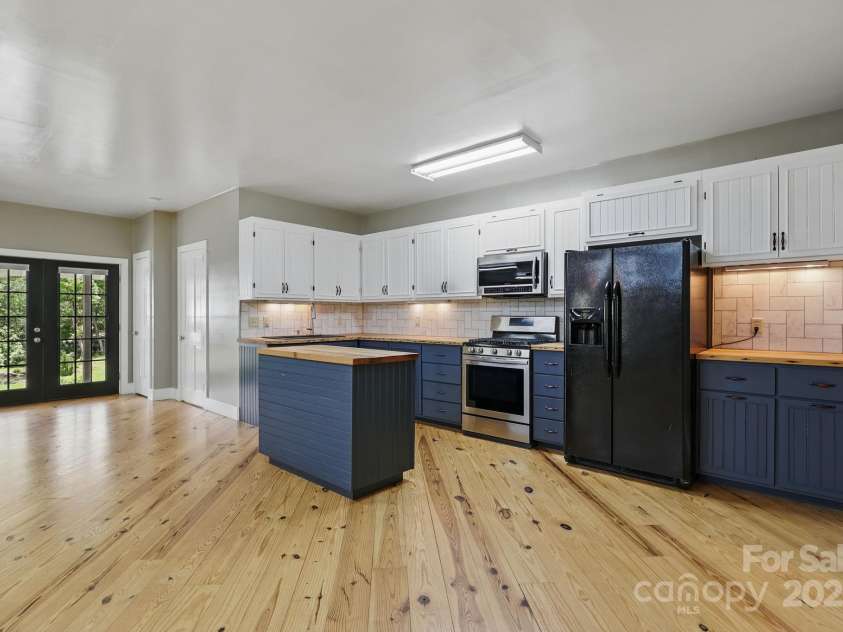 170 Penley Road, Lenoir, NC 28645.  MLS# CAR4265025, YatesRealty ID 28154. Guest House Full Kitchen