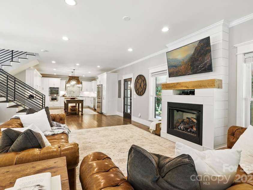 170 Penley Road, Lenoir, NC 28645.  MLS# CAR4265025, YatesRealty ID 28154. Living Room