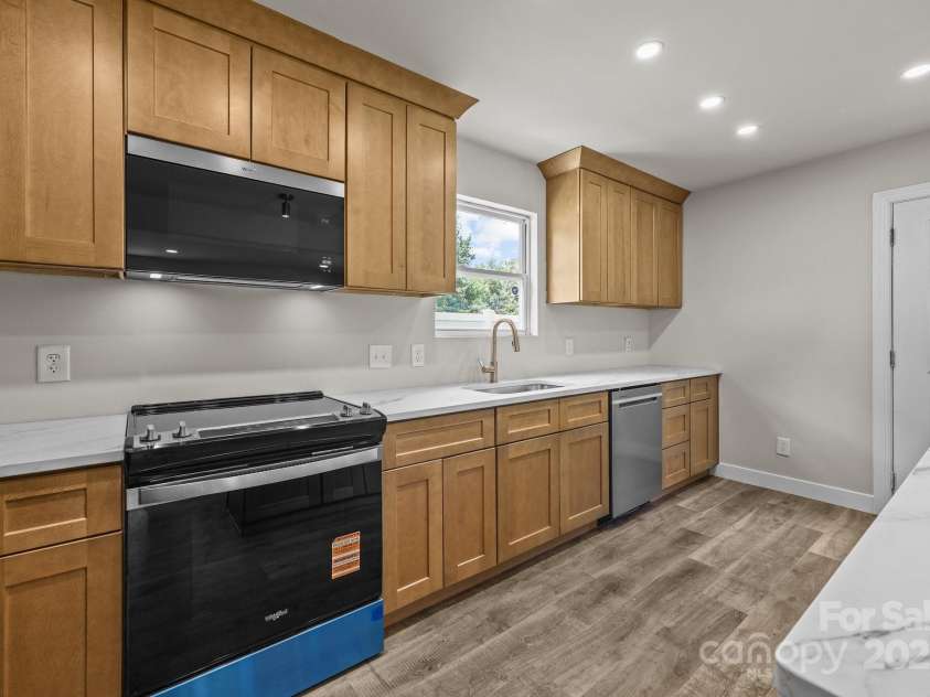 1711 Dunnington Court, Charlotte, NC 28216.  MLS# CAR4277649, YatesRealty ID 28156. 