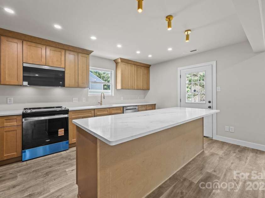 1711 Dunnington Court, Charlotte, NC 28216.  MLS# CAR4277649, YatesRealty ID 28156. 