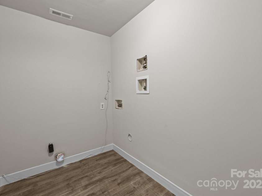 1711 Dunnington Court, Charlotte, NC 28216.  MLS# CAR4277649, YatesRealty ID 28156. 