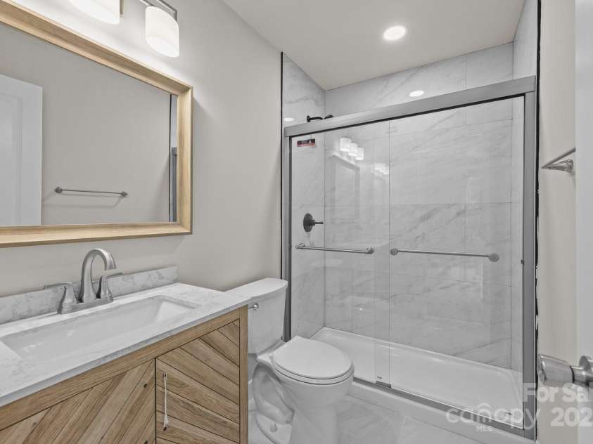 1711 Dunnington Court, Charlotte, NC 28216.  MLS# CAR4277649, YatesRealty ID 28156. 