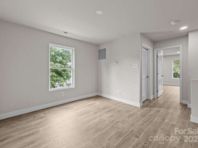 1711 Dunnington Court, Charlotte, NC 28216.  MLS# CAR4277649, YatesRealty ID 28156. 