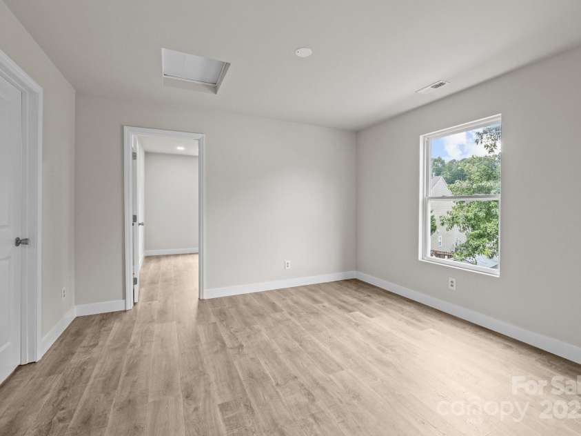 1711 Dunnington Court, Charlotte, NC 28216.  MLS# CAR4277649, YatesRealty ID 28156. 