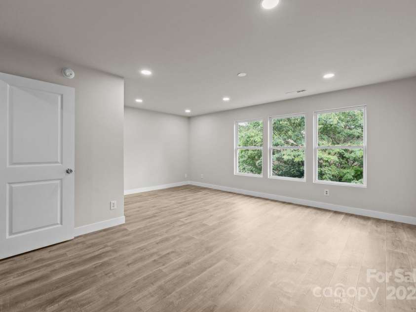 1711 Dunnington Court, Charlotte, NC 28216.  MLS# CAR4277649, YatesRealty ID 28156. 