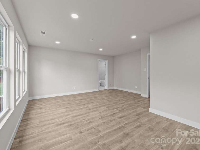 1711 Dunnington Court, Charlotte, NC 28216.  MLS# CAR4277649, YatesRealty ID 28156. 