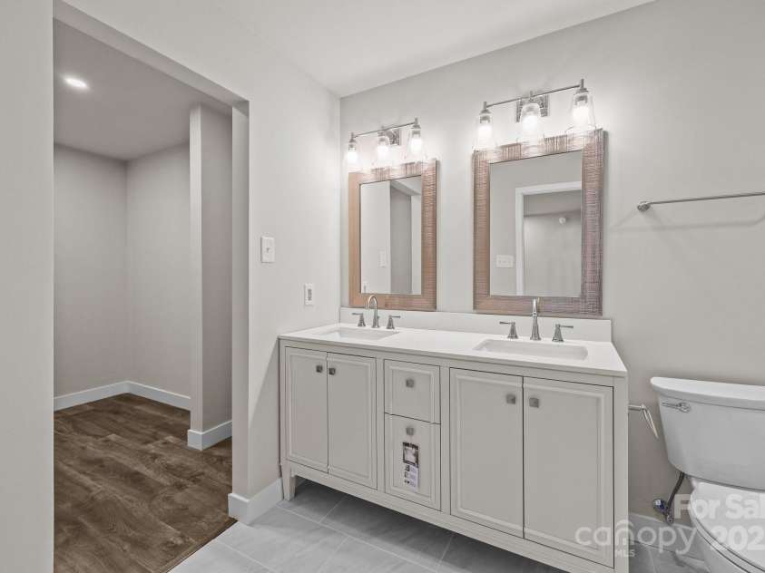 1711 Dunnington Court, Charlotte, NC 28216.  MLS# CAR4277649, YatesRealty ID 28156. 