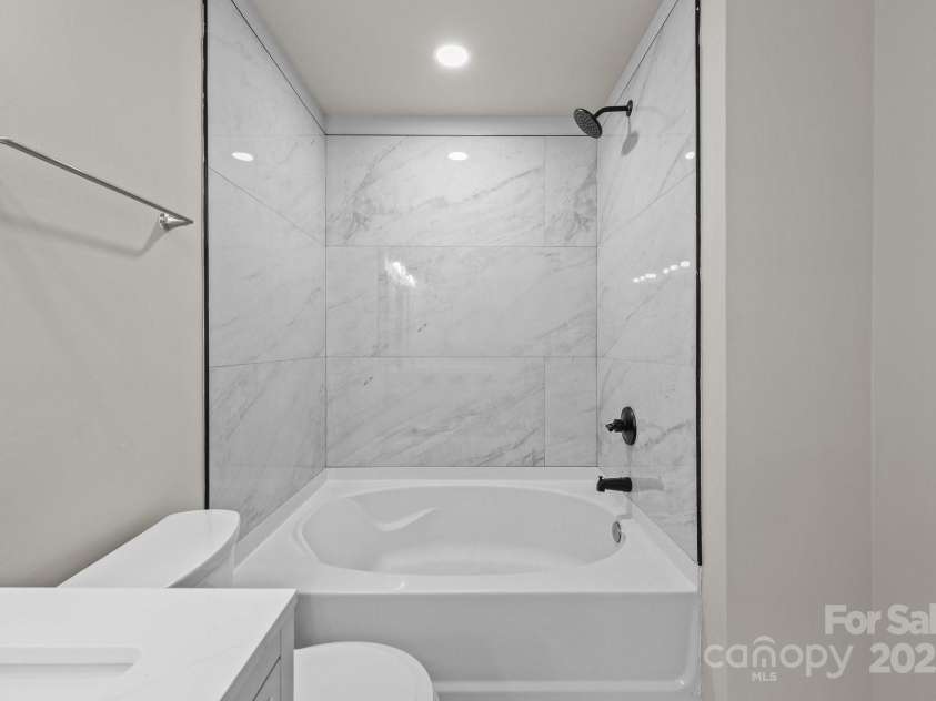 1711 Dunnington Court, Charlotte, NC 28216.  MLS# CAR4277649, YatesRealty ID 28156. 