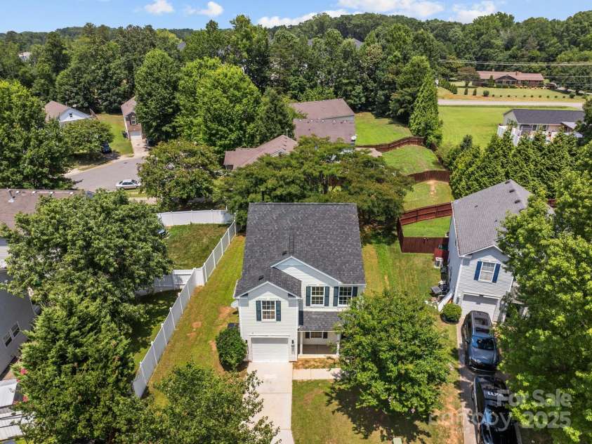 1711 Dunnington Court, Charlotte, NC 28216.  MLS# CAR4277649, YatesRealty ID 28156. 