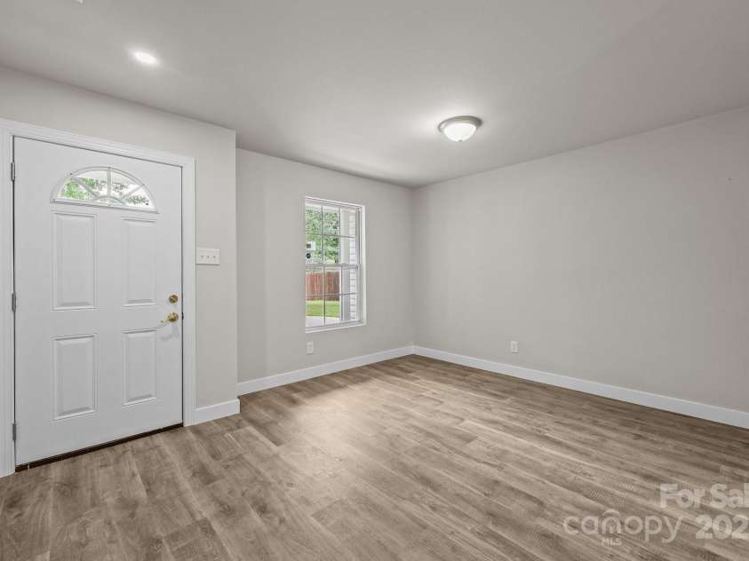 1711 Dunnington Court, Charlotte, NC 28216.  MLS# CAR4277649, YatesRealty ID 28156. 