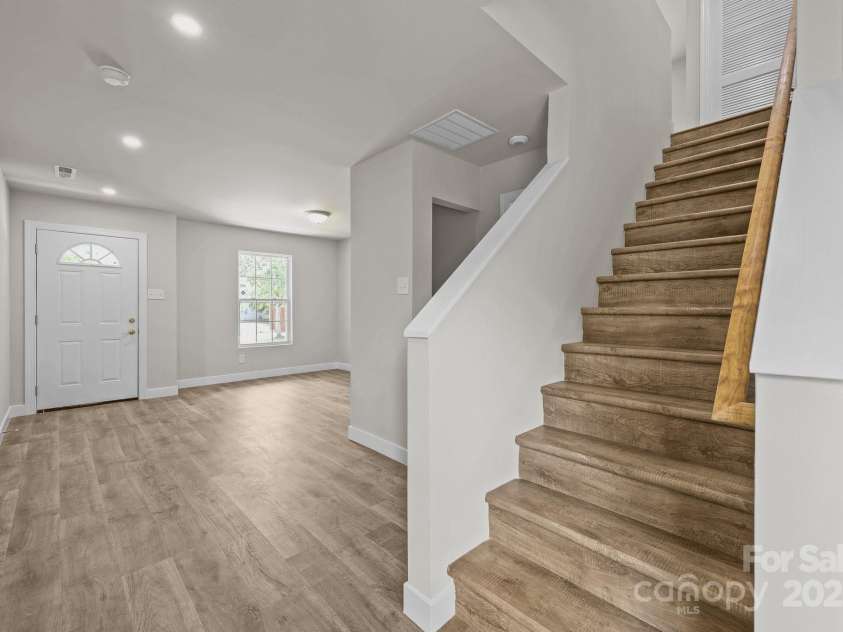 1711 Dunnington Court, Charlotte, NC 28216.  MLS# CAR4277649, YatesRealty ID 28156. 