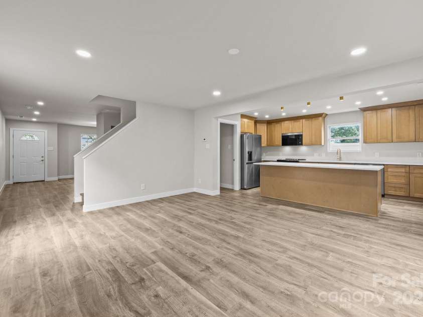 1711 Dunnington Court, Charlotte, NC 28216.  MLS# CAR4277649, YatesRealty ID 28156. 