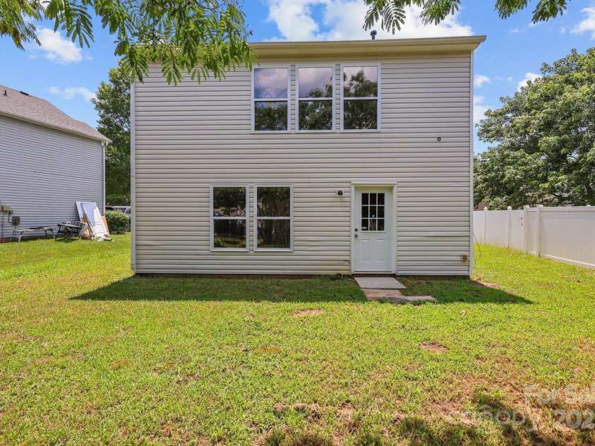 1711 Dunnington Court, Charlotte, NC 28216.  MLS# CAR4277649, YatesRealty ID 28156. 