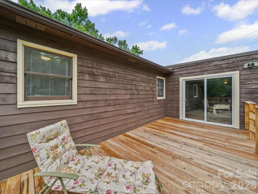 3510 Flint Drive, Statesville, NC 28677.  MLS# CAR4370071, YatesRealty ID 28156. 