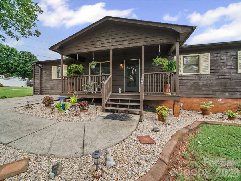3510 Flint Drive, Statesville, NC 28677.  MLS# CAR4370071, YatesRealty ID 28156. 