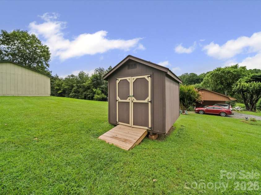 3510 Flint Drive, Statesville, NC 28677.  MLS# CAR4370071, YatesRealty ID 28156. 